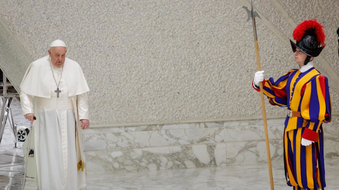 El Papa sufre "una bronquitis muy aguda, infecciosa", pero ya no tiene fiebre