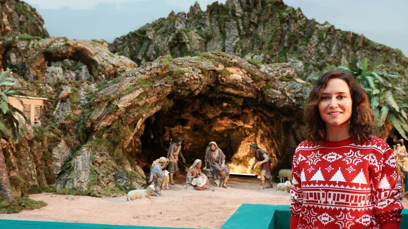 Isabel Díaz Ayuso inaugura el Belén más grande hasta ahora de Sol