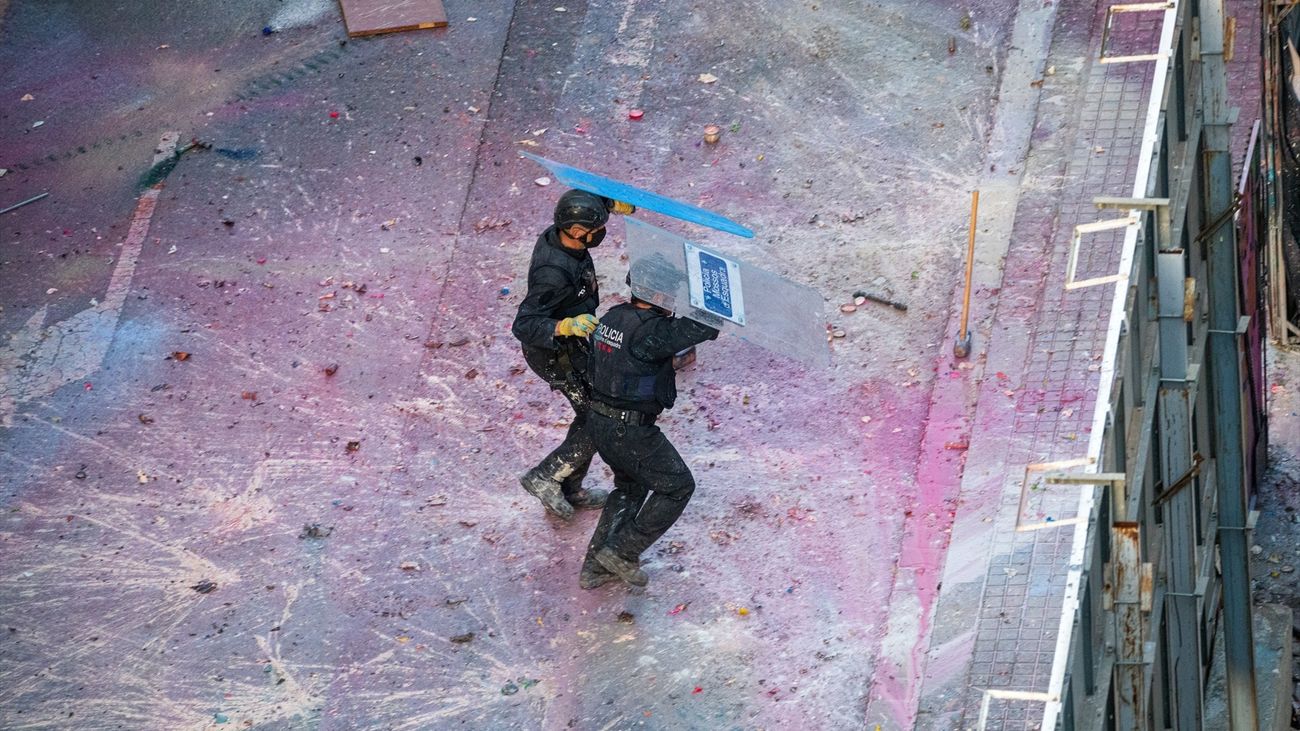 Máxima tensión en Barcelona en la Bosanova ante el desalojo de dos edificios okupados