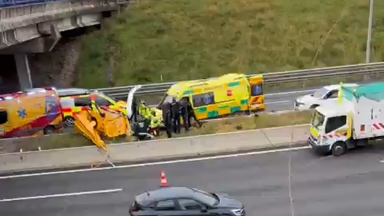Cae un helicóptero  en la M-40 a la altura del Campo de las Naciones, cerca de IFEMA