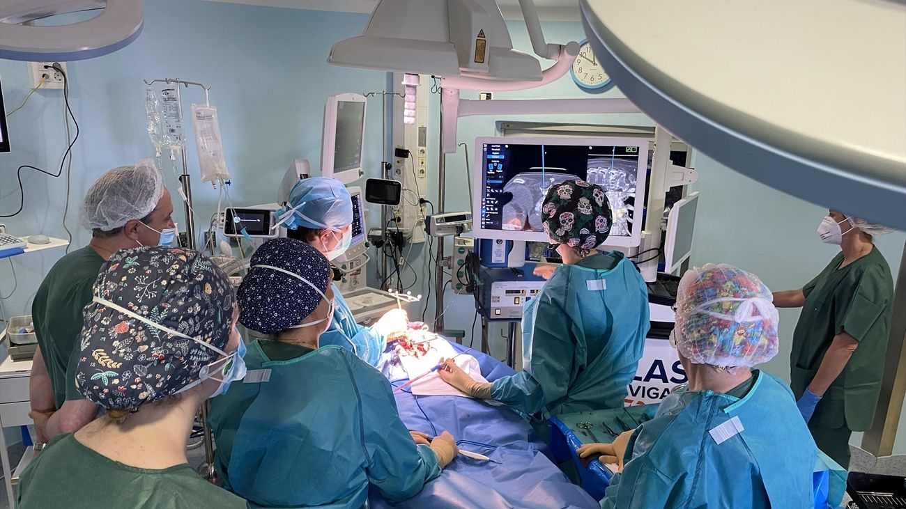 Las comunidades idean formas de captar médicos, incluso contratarlos sin MIR