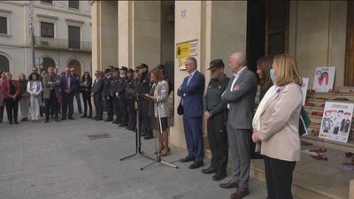 Las instituciones valencianas se concentran en repulsa del asesinato machista de Sagunto