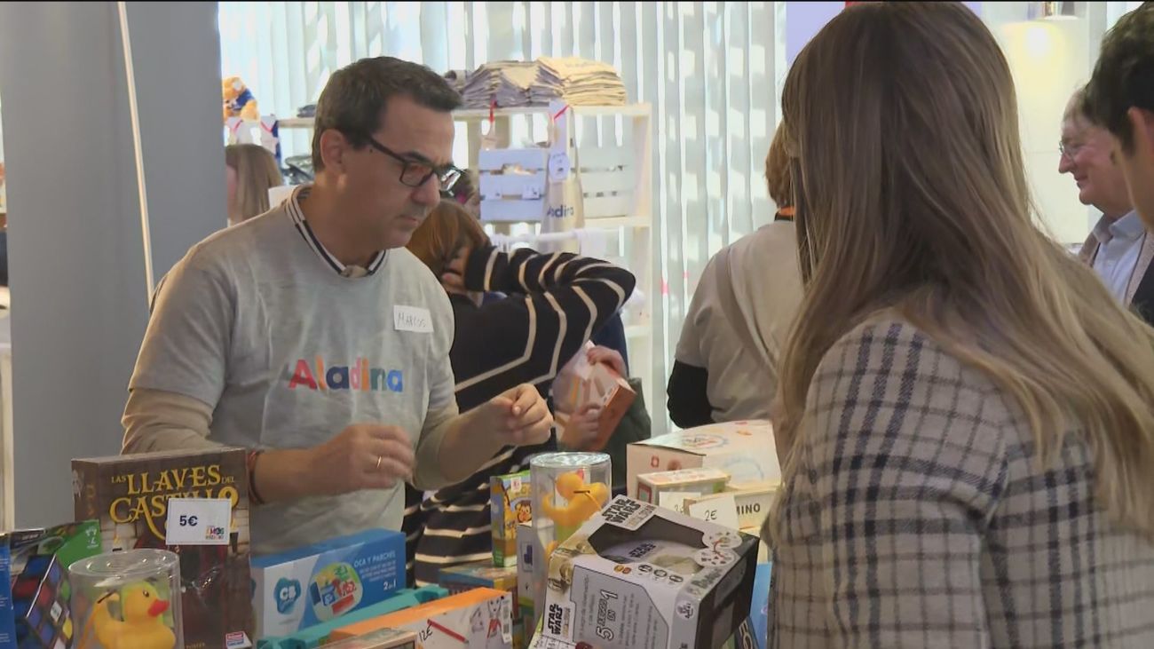 El mercadillo navideño de la Fundación Aladina recauda fondos contra el cáncer infantil