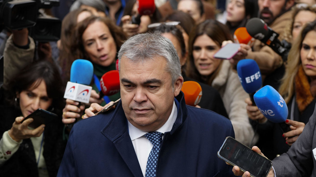 Una memoria encriptada de Koldo podría implicar a Santos Cerdán en el amaño de adjudicaciones