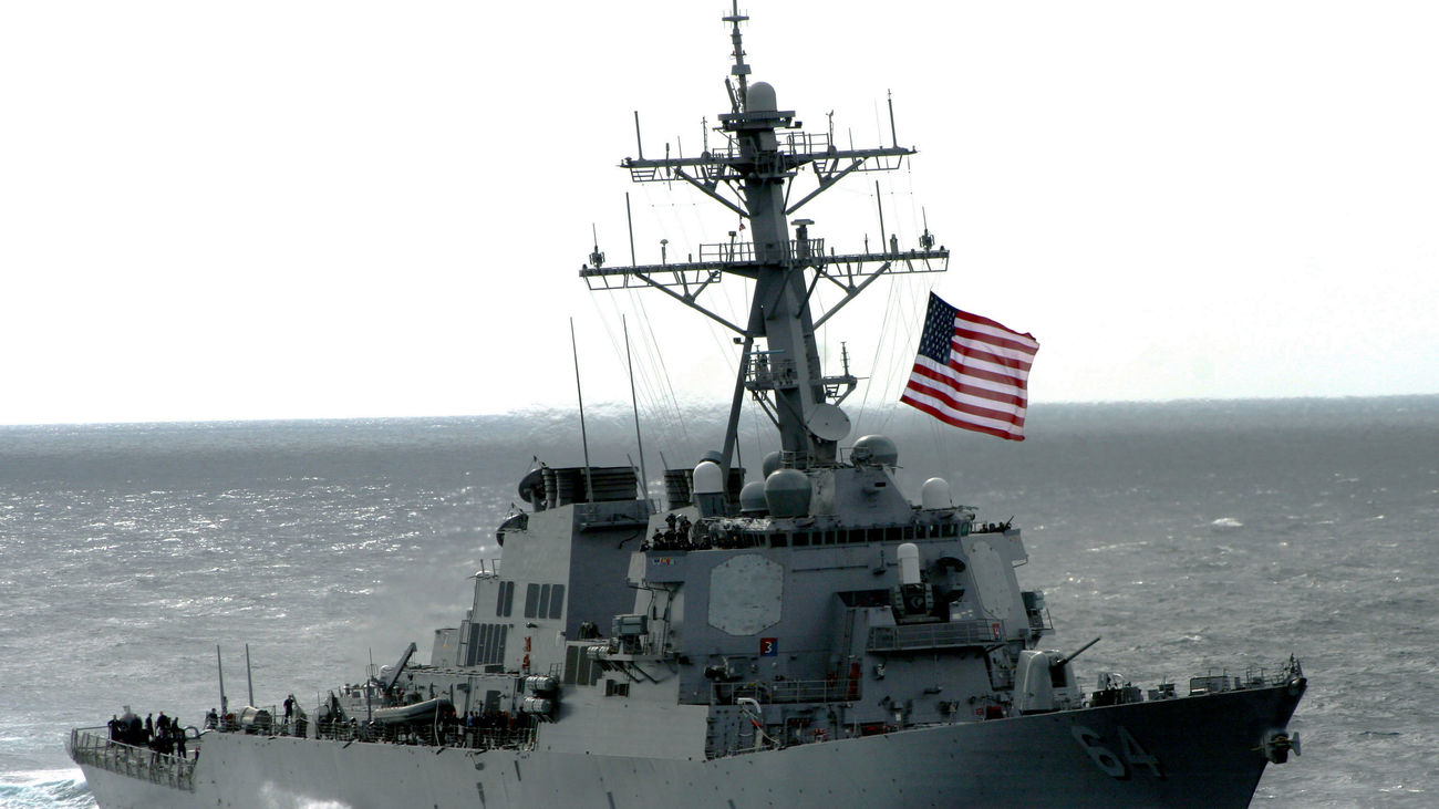 Un buque de guerra de EEUU es atacado en el Mar Rojo por rebeldes hutíes de Yemen