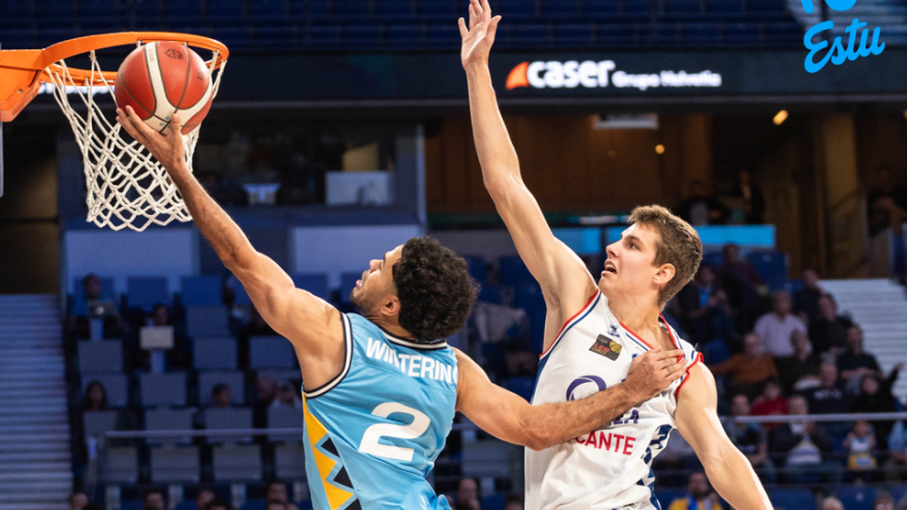 Un centenario Estudiantes resiste el ritmo del líder