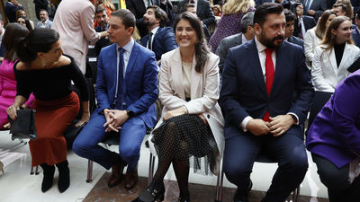 Izquierda y derecha se reprochan mutuamente en Sol no respetar la Constitución