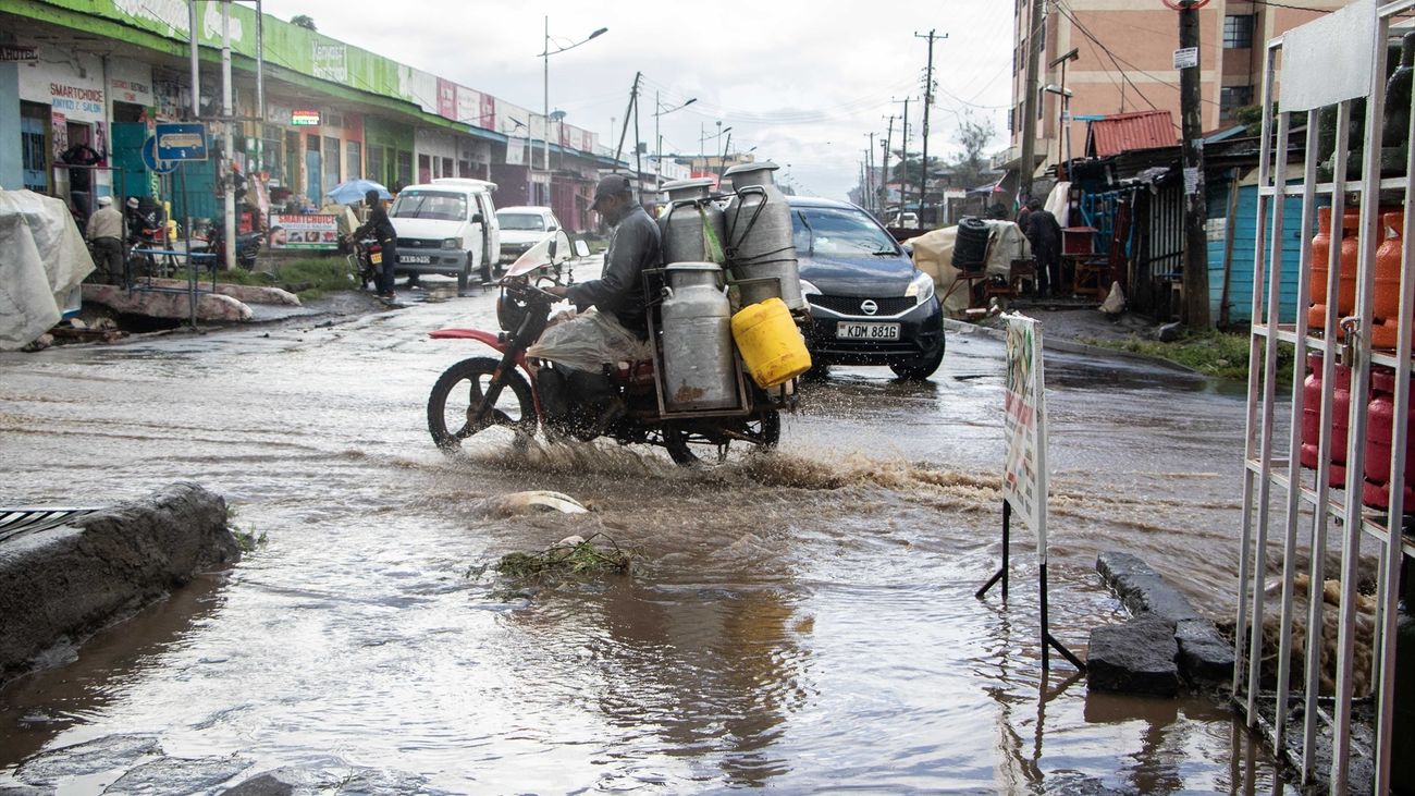Calles anegadas en Kenia tras las intensas lluvias provocadas por El Niño