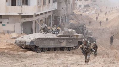 Israel avanza en la tercera fase de operación terrestre con su ofensiva hacia el sur de Gaza