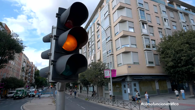 Rojo, verde o ámbar: ¿Cómo es el funcionamiento de los semáforos de Madrid?