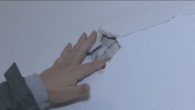 El socavón de Aranjuez provoca enormes grietas en los edificios colindantes