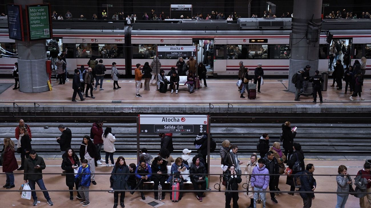 La Comunidad de Madrid pide una reunión urgente a Óscar Puente por el "deterioro" de Cercanías