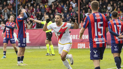El Rayo Vallecano esquiva la prórroga y gana 'in extremis' en Yecla