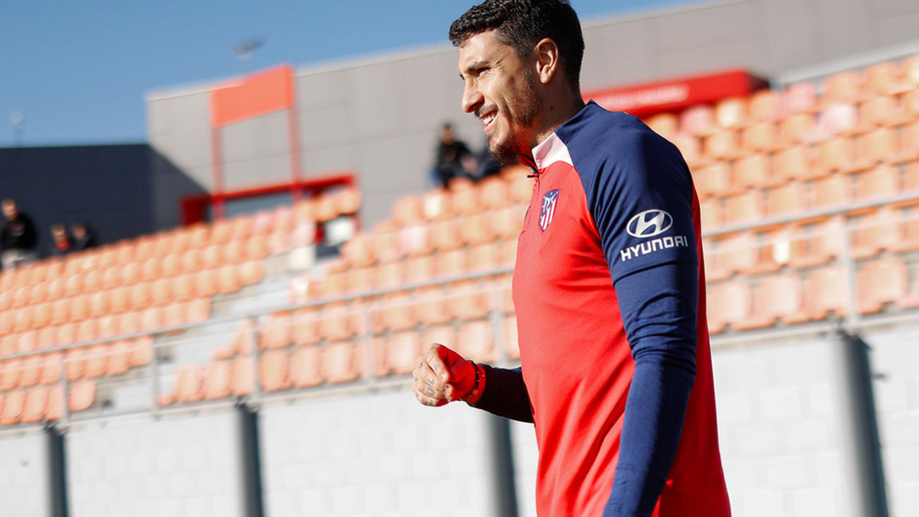 Giménez, Molina y Riquelme serán suplentes contra el Almería