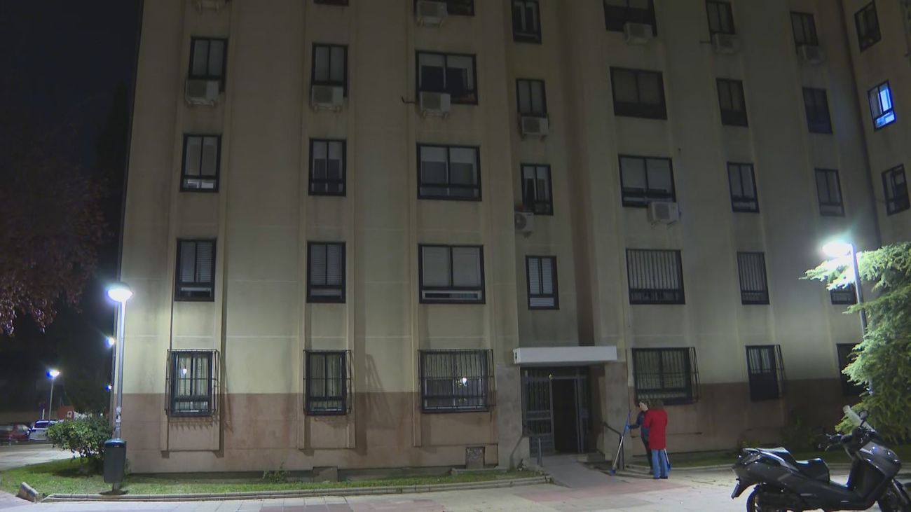 Intenta matar a su vecina de 74 años en Usera por una deuda de 10 euros