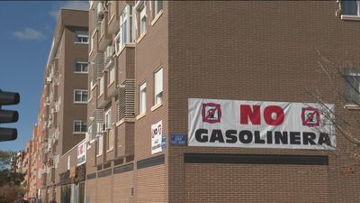 Polémica por una gasolinera a 30 metros de viviendas en Móstoles