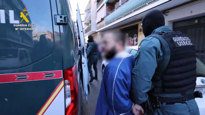 Detenido en Vallecas a un profesor de árabe que captaba a menores para Daesh