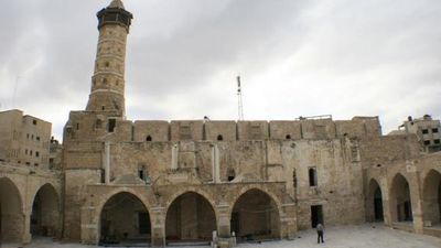 Bombardeos israelíes destruyen la Gran Mezquita de Gaza, su templo musulmán más antiguo