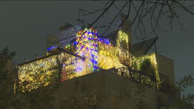 La casa de la Navidad está en Carabanchel: "He decorado hasta el baño"