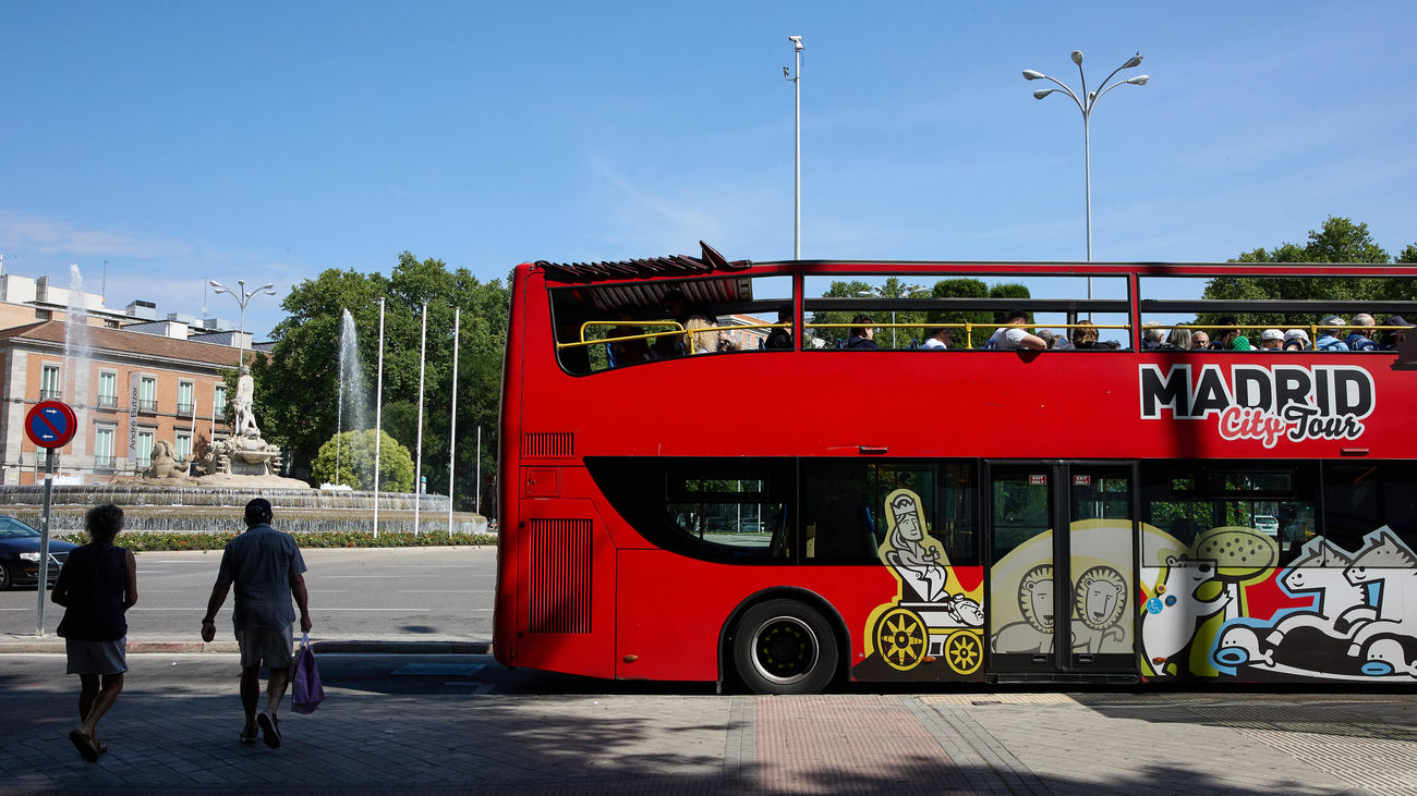 Autobús turístico recorre el centro de Madrid