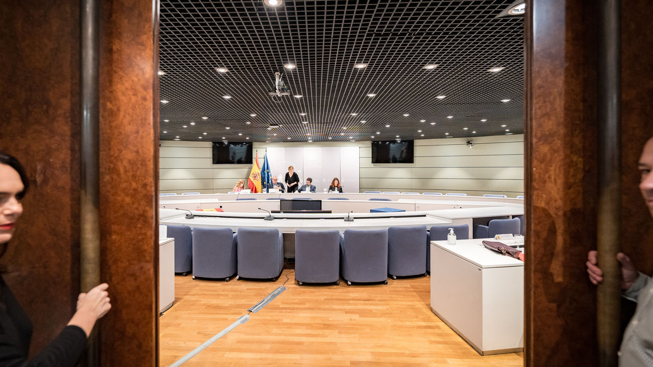 Gobierno, sindicatos y patronal  vuelven a sentarse para negociar el SMI para 2024