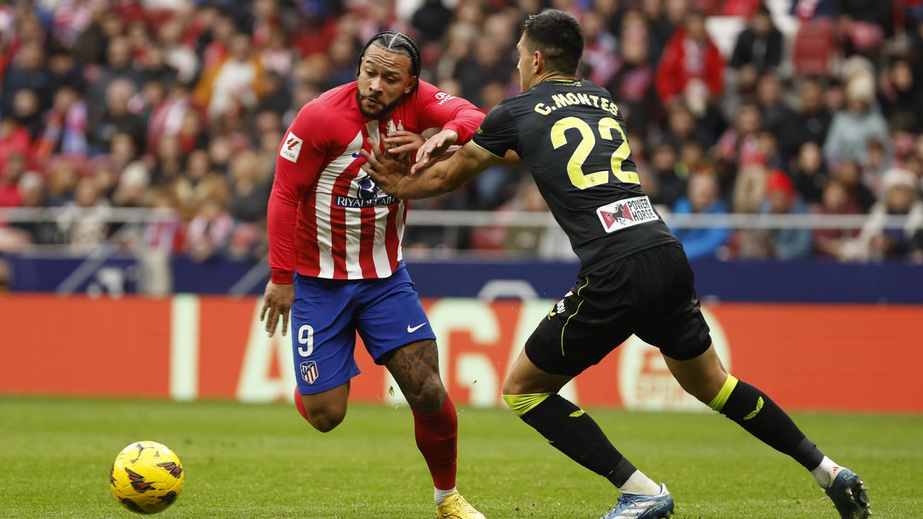 Memphis Depay ante el Almería