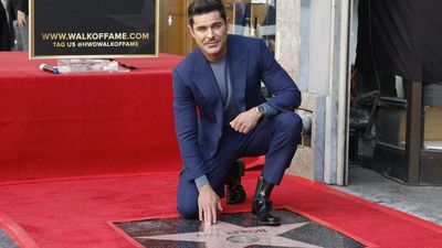 Zac Efron descubre su estrella en el Paseo de la Fama de Hollywood