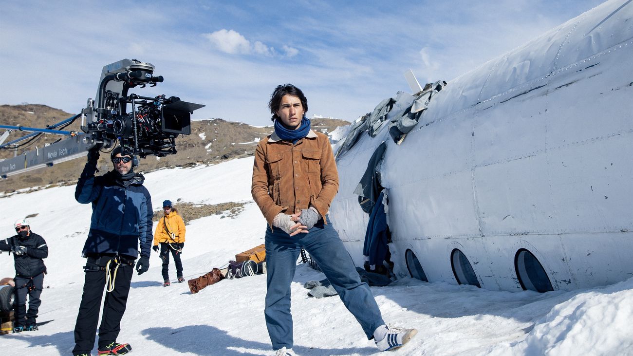 'La sociedad de la nieve', de Bayona, nominada a mejor película de habla no inglesa en los Globos de Oro