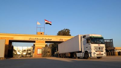 España evacúa a doce personas de Gaza