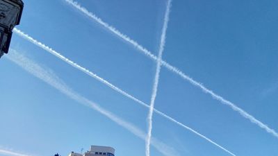 Las estelas de los aviones se pueden evitar ajustando la altitud