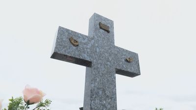 Roban crucifijos en más de 50 tumbas del cementerio de Los Santos de la Humosa