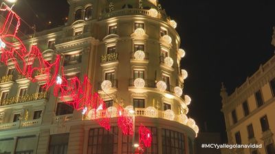 Conocemos al diseñador del alumbrado navideño de Madrid