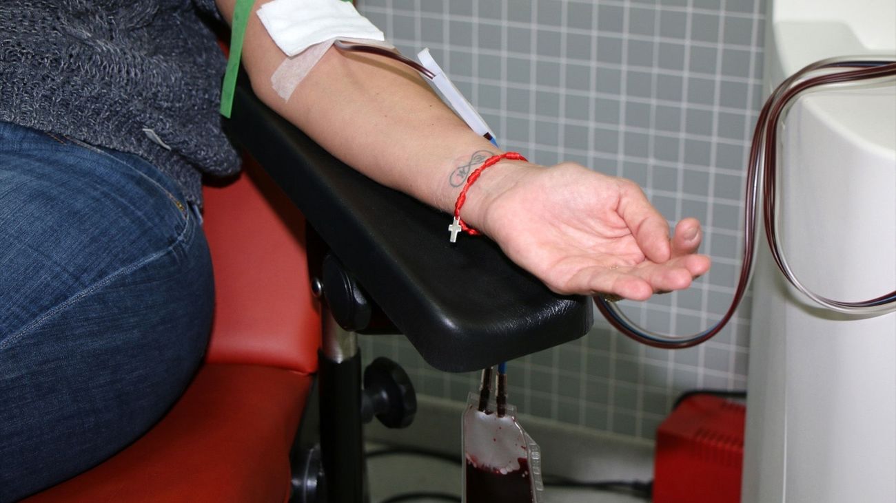 Paciente dona sangre