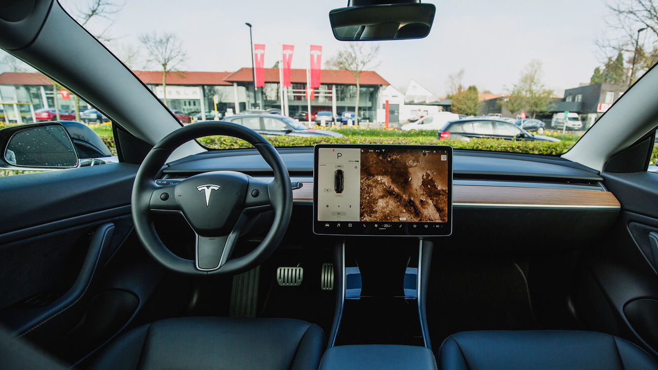 Interior de un vehículo Tesla