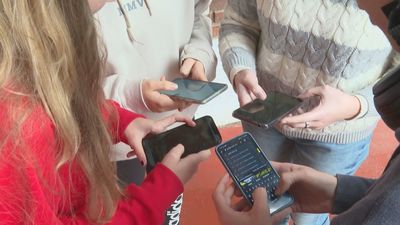La Comunidad de Madrid crea un protocolo pionero para prevenir la adicción a las pantallas en menores