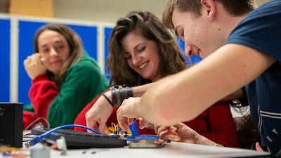 Las becas Erasmus+ incluirán ayudas al transporte por primera vez en 2024-25