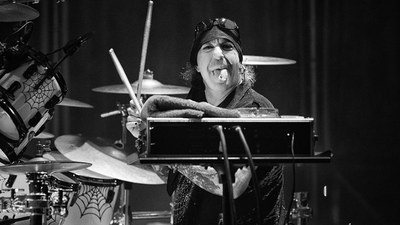 Mägo de Oz lleva a Colmenar un festival solidario con música y bebidas a cambio de comida