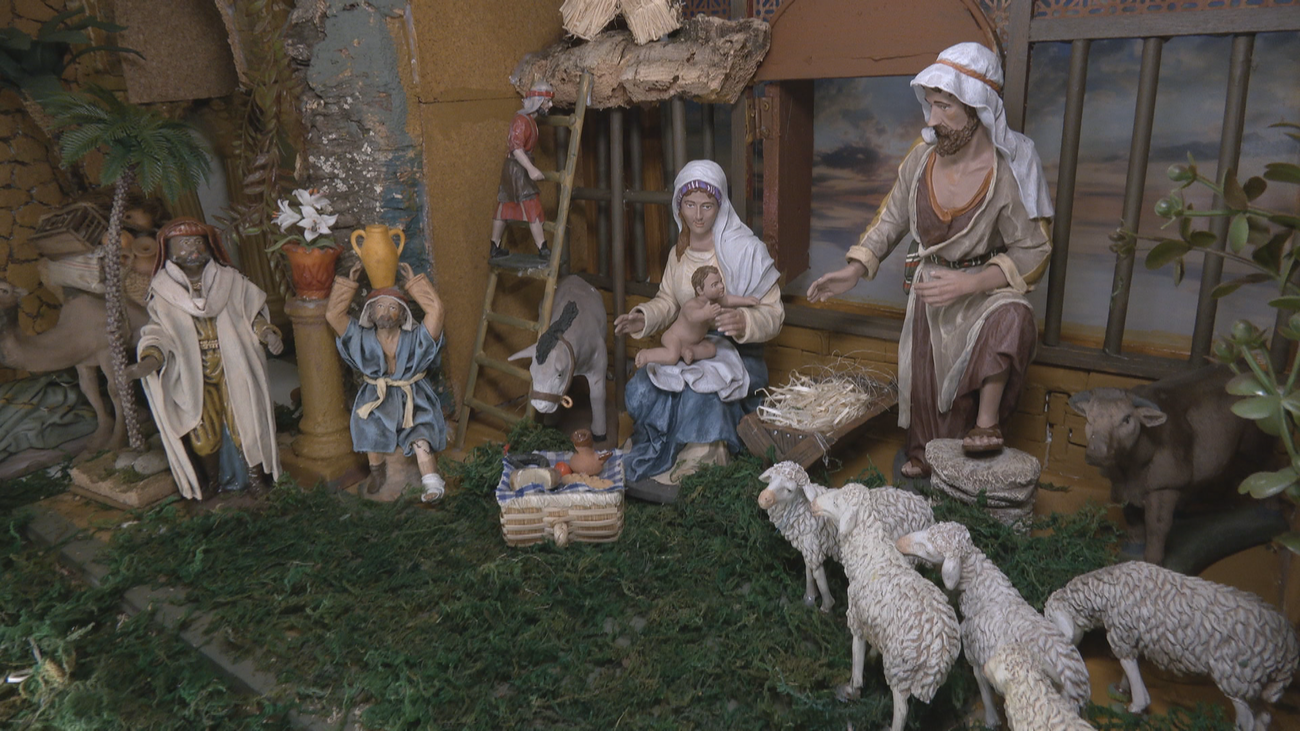 La casa de un vecino madrileño de 80 años, un auténtico museo belenístico