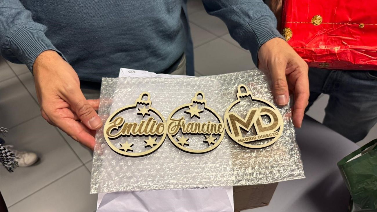 Madrid Directo pone el árbol de Navidad de Telemadrid