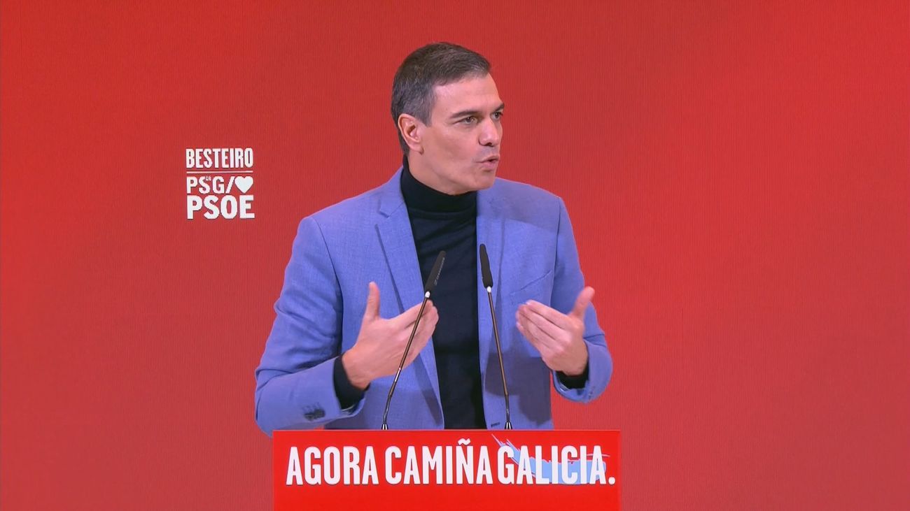 Sánchez presume en Galicia de sacar las instituciones de la capital de España