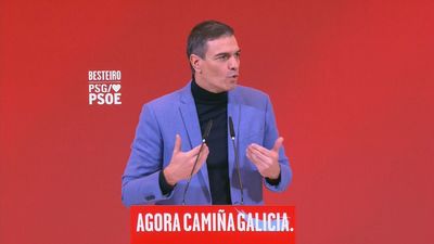 Sánchez presume en Galicia de sacar las instituciones de la capital de España