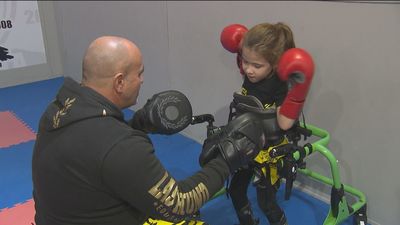 Valeria, una joven campeona de kickboxing con parálisis cerebral