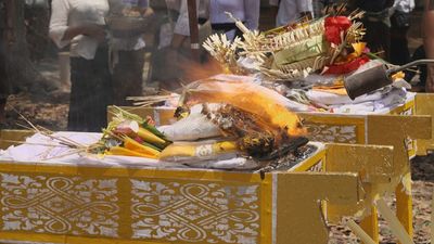 Asistimos a la tradicional ceremonia de cremación balinesa