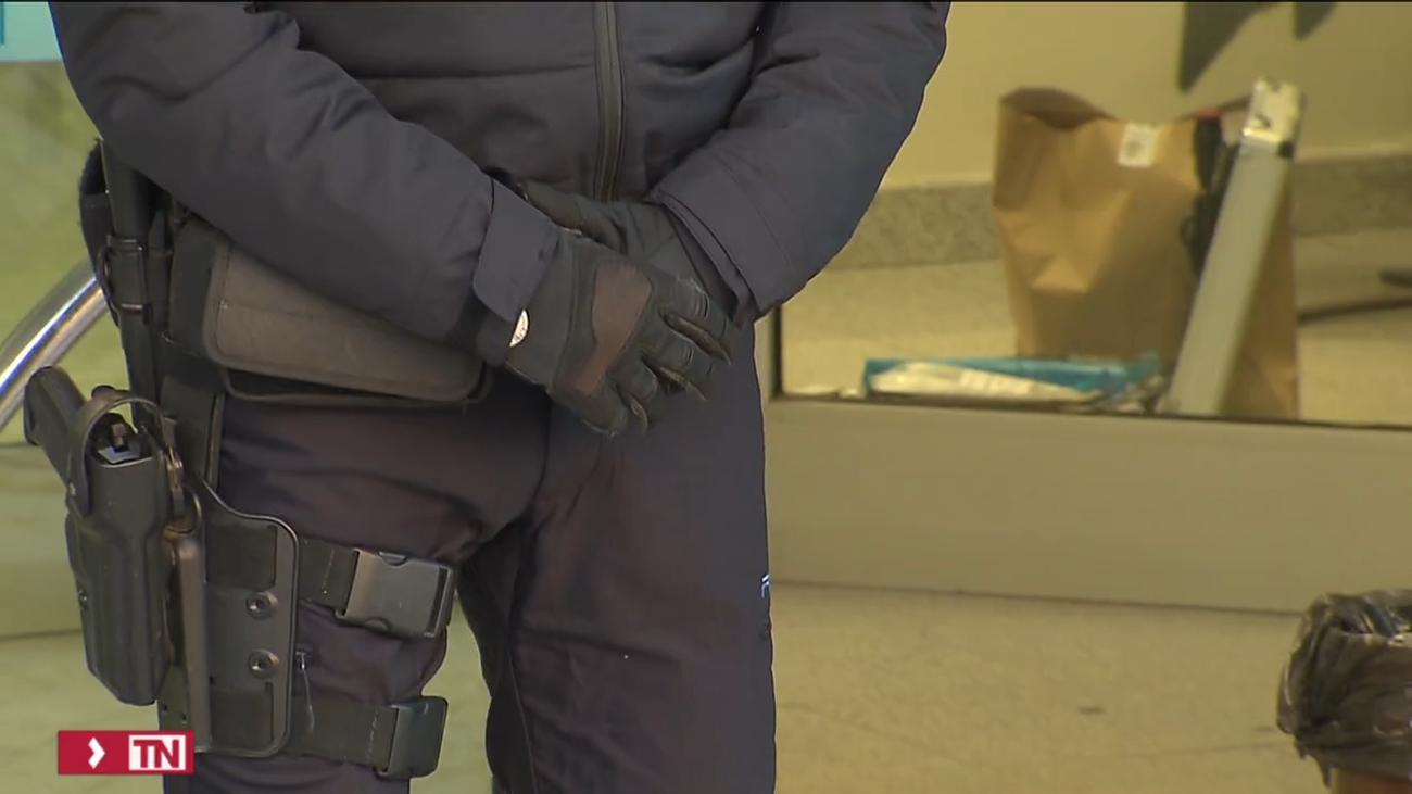 Un detenido y dos huidos tras entrar a robar mediante un butrón en un banco de Moratalaz