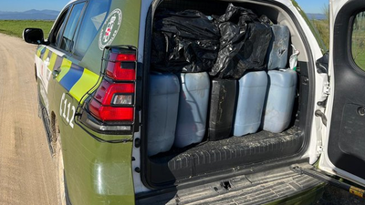 Retirados de una vía pecuaria de Madrid 150 litros de aceite de motor