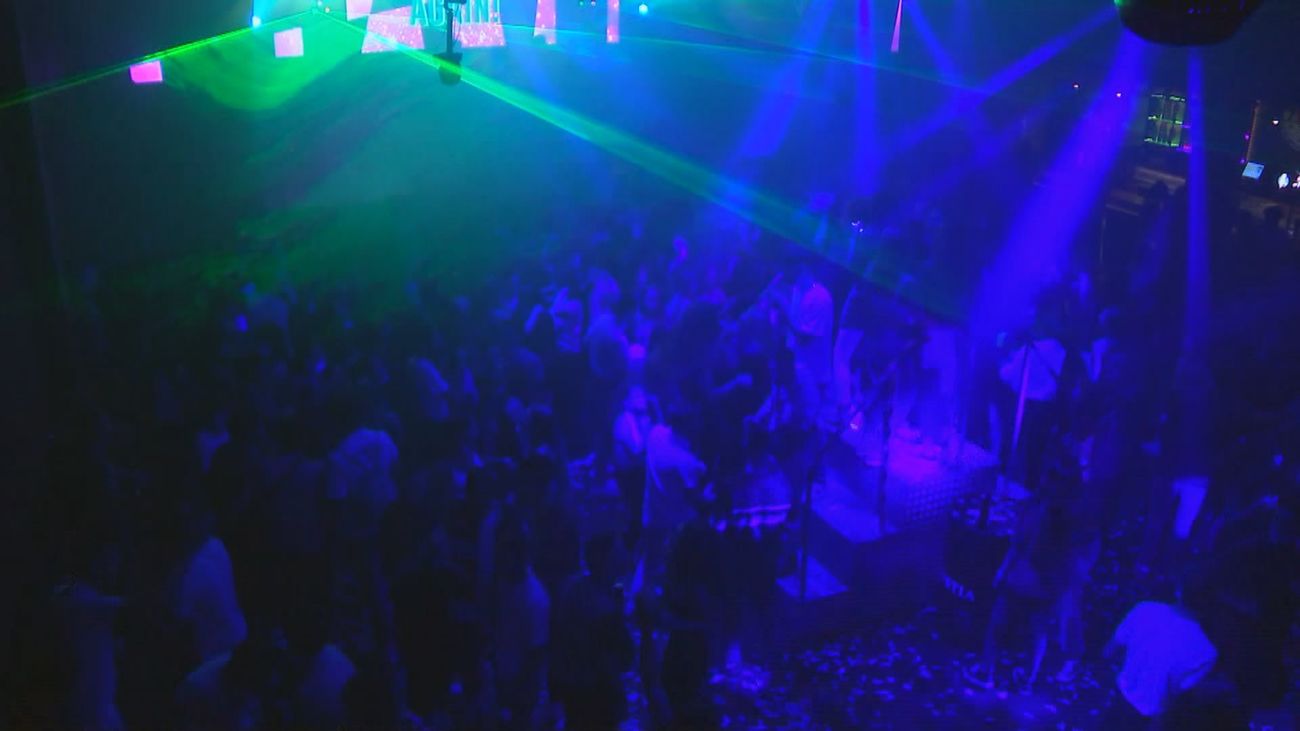 ¡Buenas noticias para los introvertidos!: Despedirse 'a la francesa' ahorra dos días al año