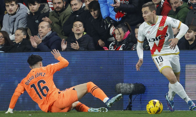 De Frutos ante el Valencia / EFE