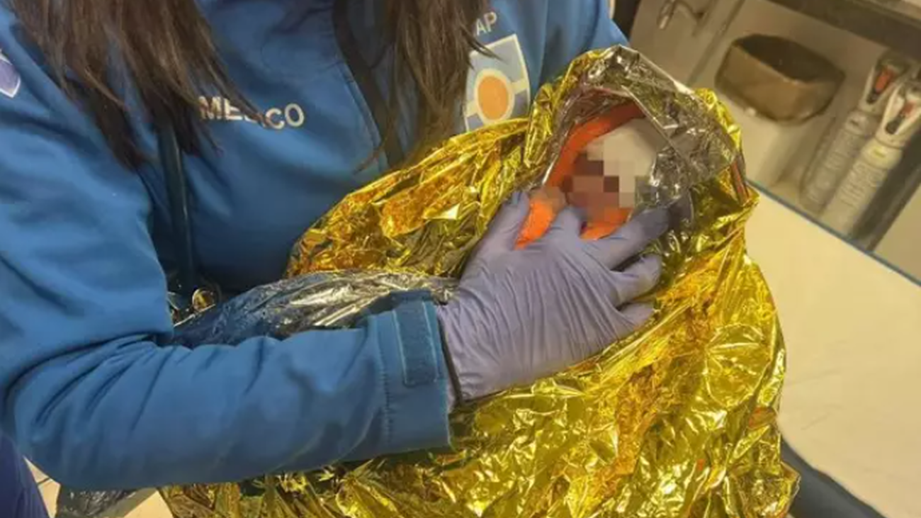 Hallan un bebé en un contenedor de Los Palacios, Sevilla, con el cordón umbilical todavía colgando
