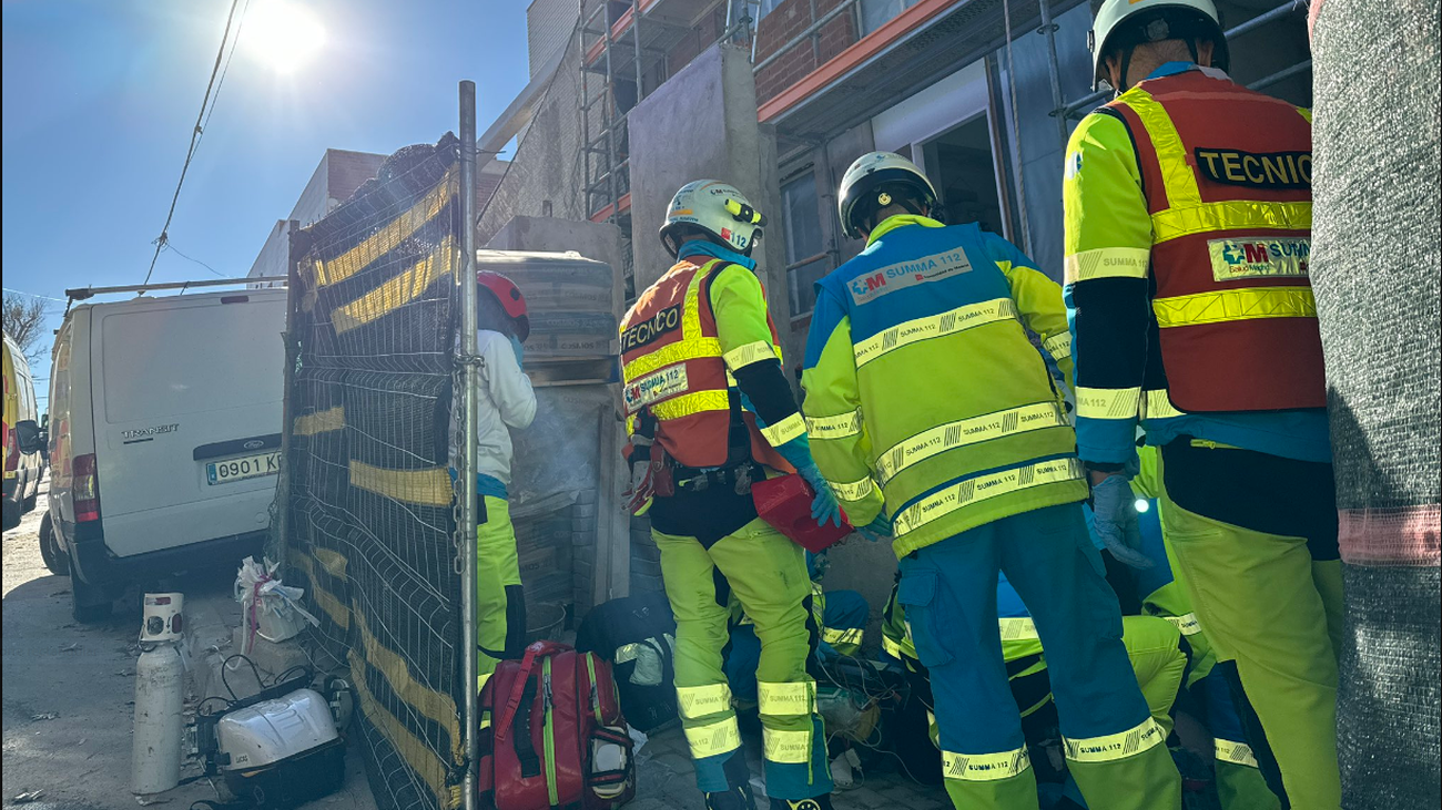Herido muy grave un obrero al caer desde una construcción de 8 metros
