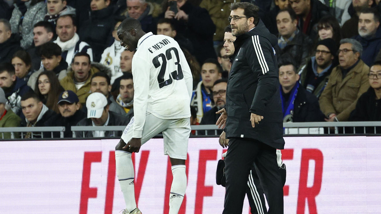 Mendy, diez días de baja por una lesión muscular